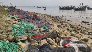 Fishermen back on land after ban on sea fishing
